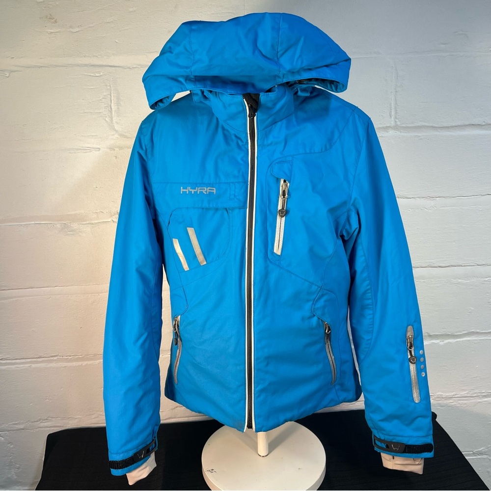 Hyra Women’s Ski Jacket, removable hood, great fit adjustment features